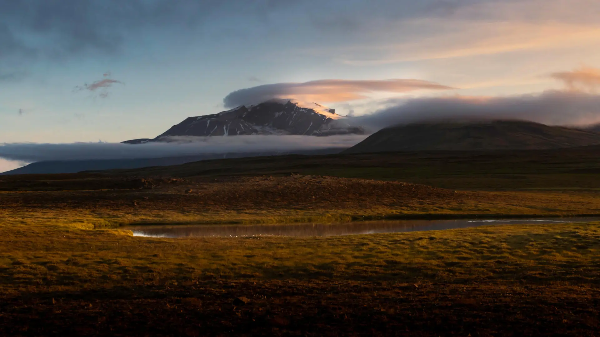 Stunning picture of a white mountain under sunset