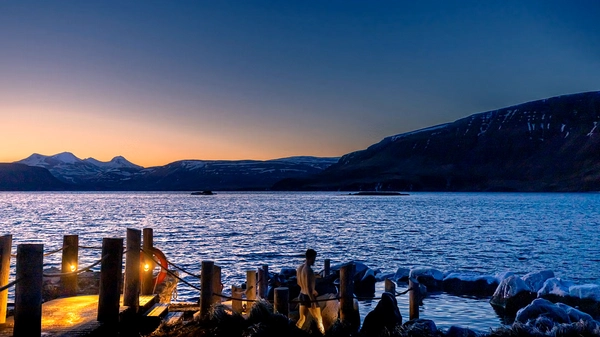 Natural coastal hot springs with dramatic mountain views and comfortable access