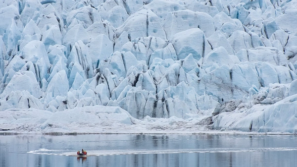 Dramatic mountain landscape surrounding the iceberg-filled lagoon
